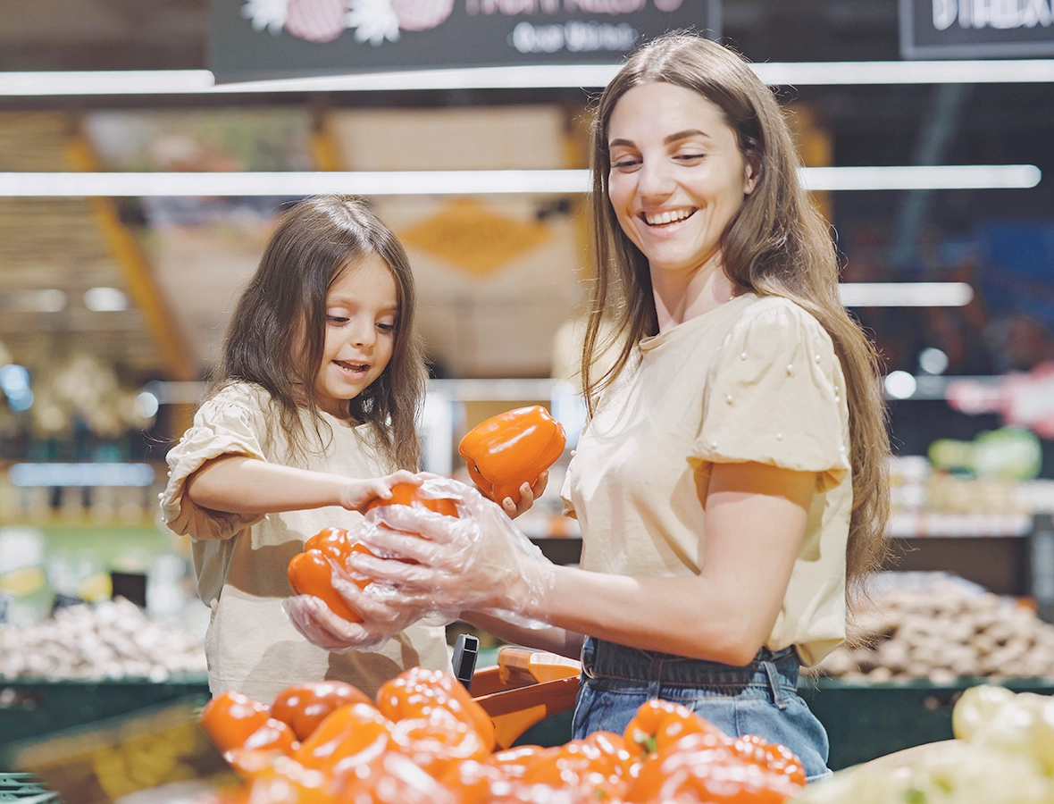 Mom and daughter buying groceries using the SSSCU Visa® Debit Card
